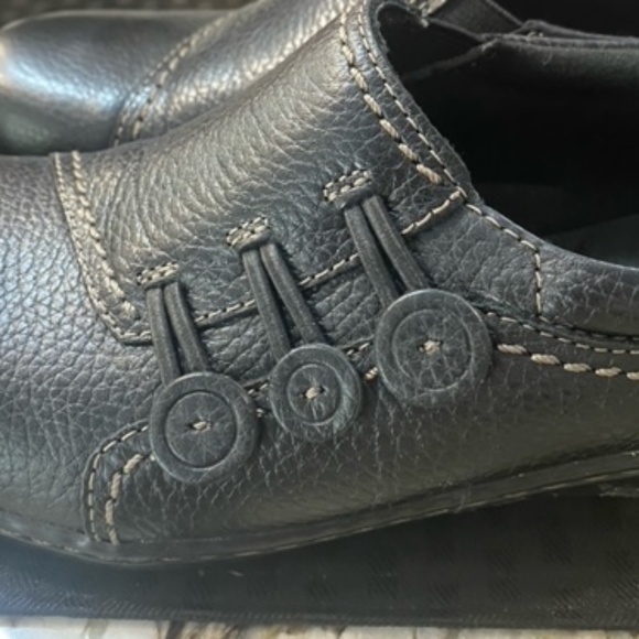 Black Leather Loafers. Size 7 - Picture 5 of 11